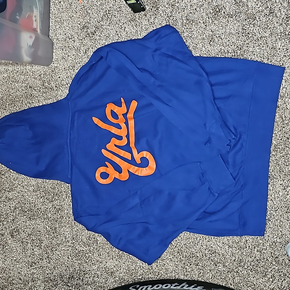 Young and Reckless Pullover Hooded Sweatshirt in mens size XL